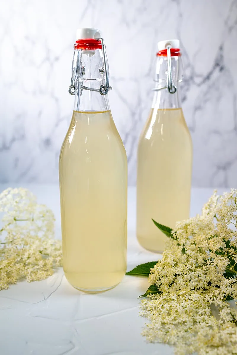 Zelf vlierbloesemsiroop maken