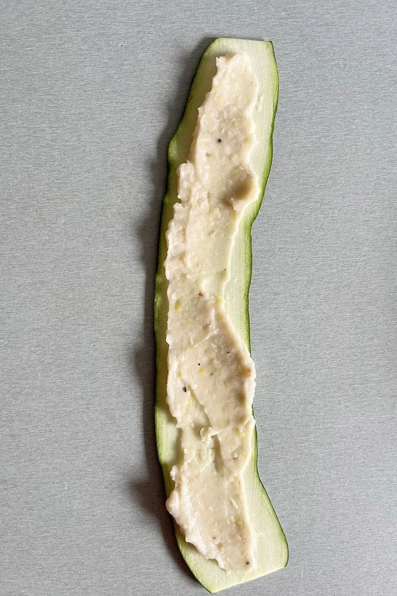 Courgetterolletjes in tomatensaus voorbereiding - stap 1