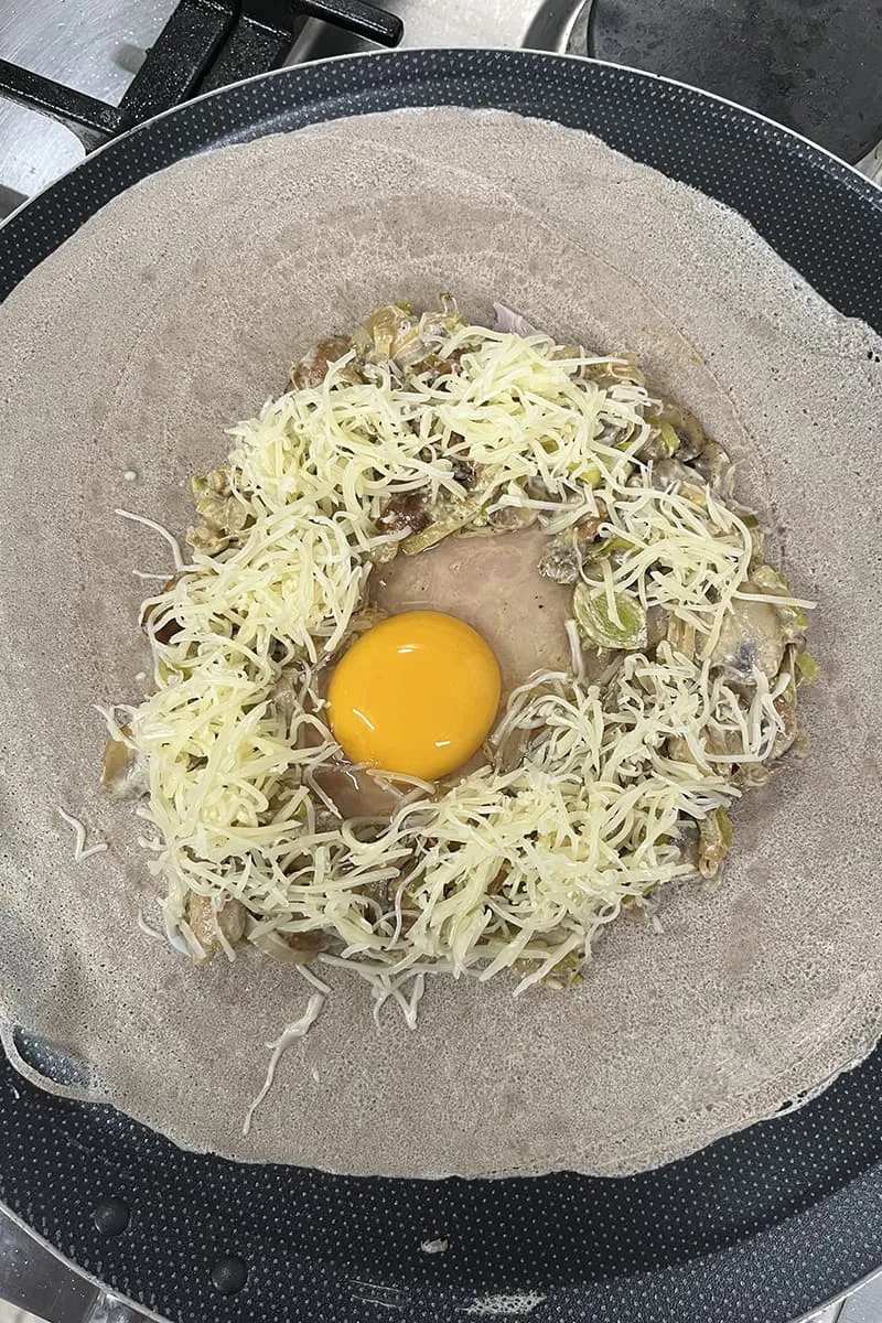 Galette met champignons en prei voorbereiding