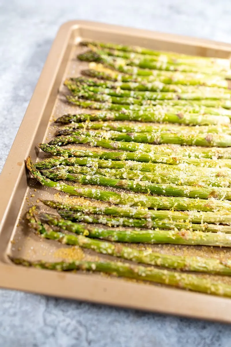 Groene asperges uit de oven - een simpel bijgerecht