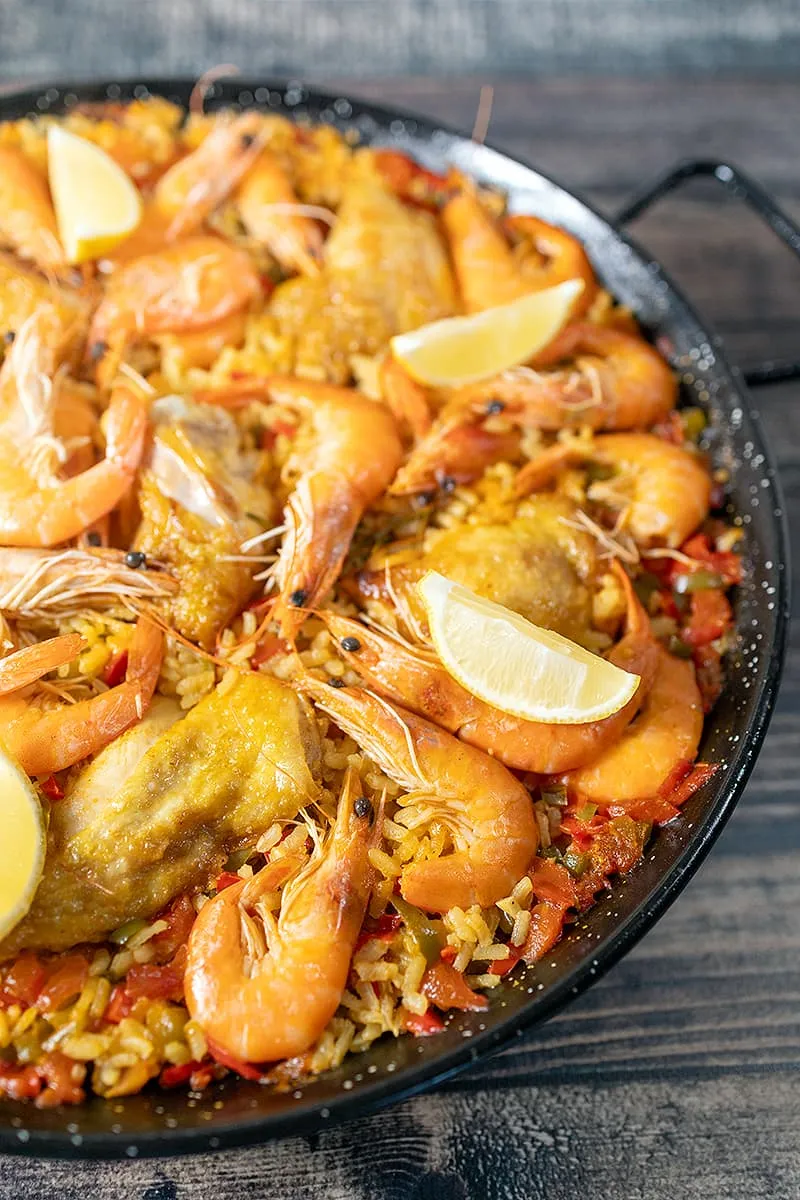 Paella mixta - met een mix van kip en garnalen