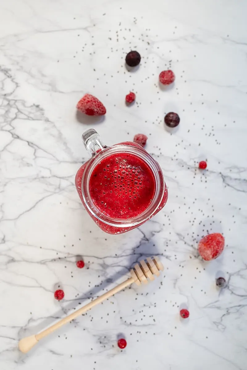 Verfrissende smoothie van rood fruit