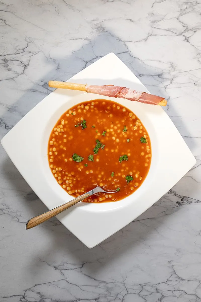 Tomatensoep met pasta - makkelijke Italiaanse soep