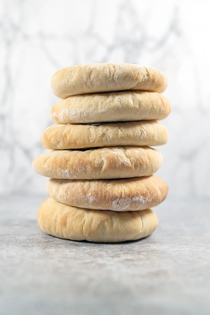 Zelf pitabroodjes maken (makkelijk en goedkoop)