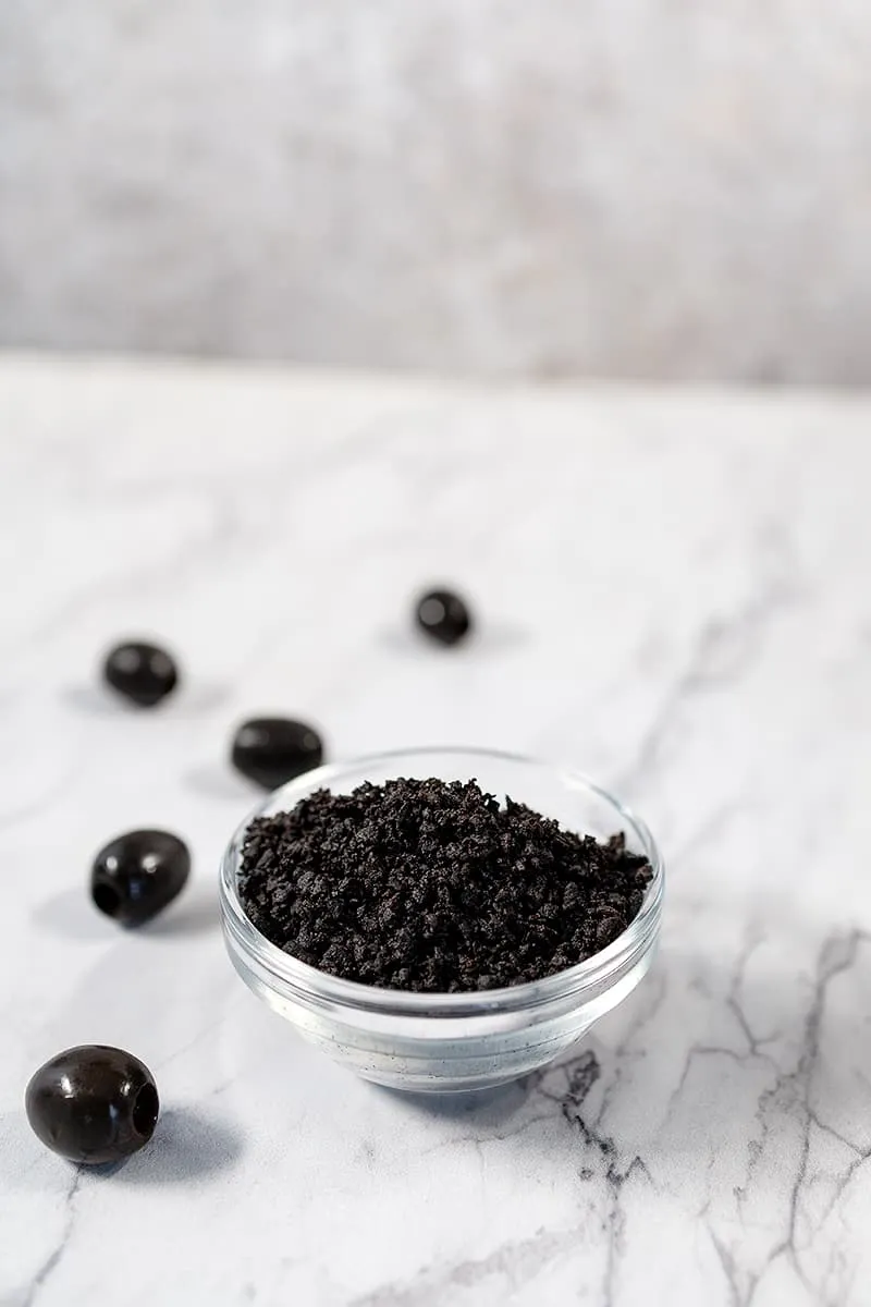 Zwarte olijven crumble - knapperige olijven bomvol smaak