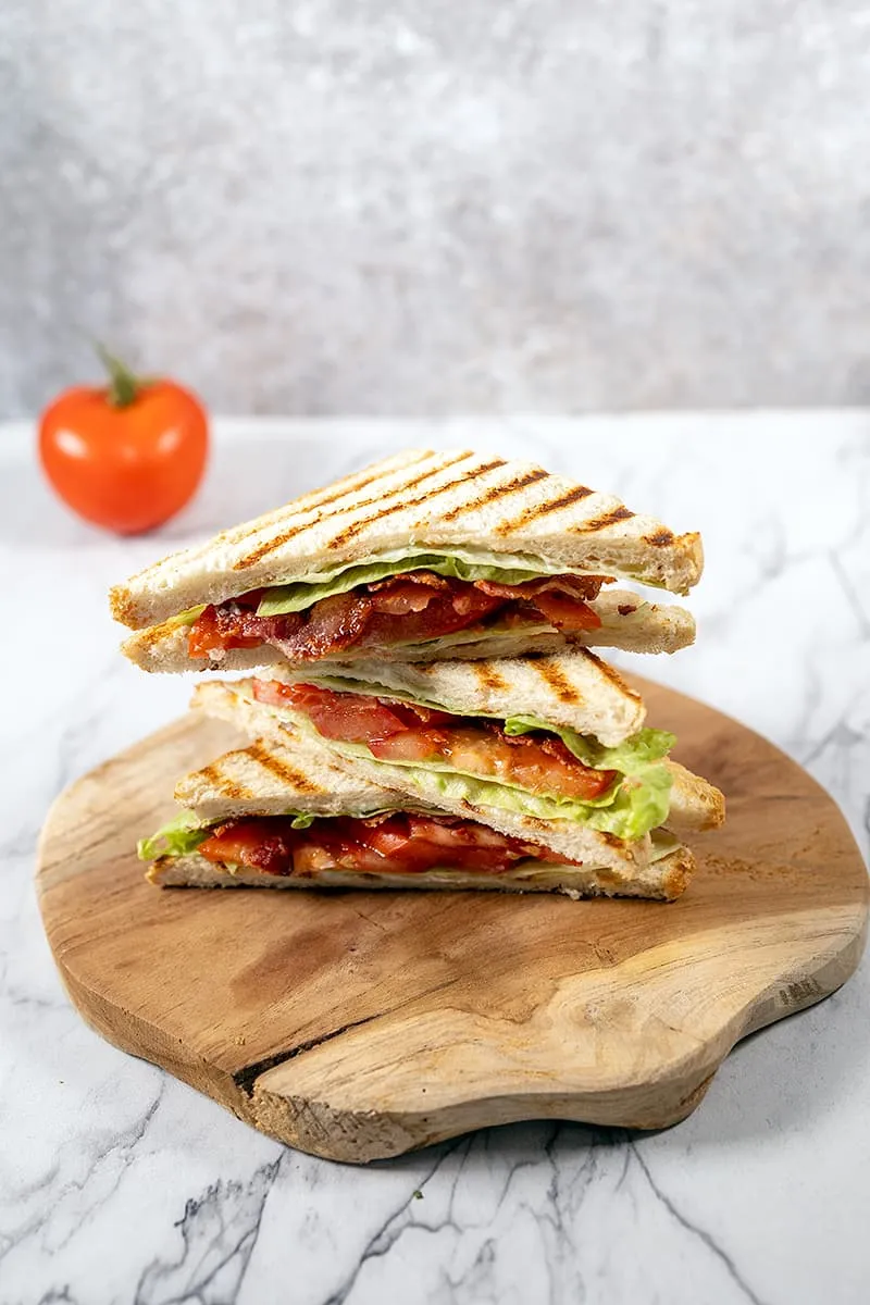 BLT sandwich: bacon, sla en tomaat