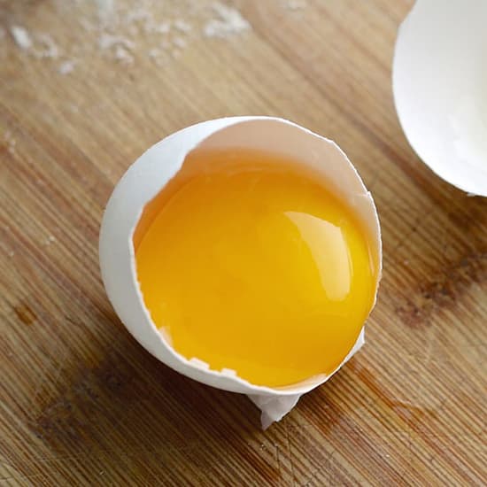 Hoe kun je het makkelijkste een eierdooier scheiden?