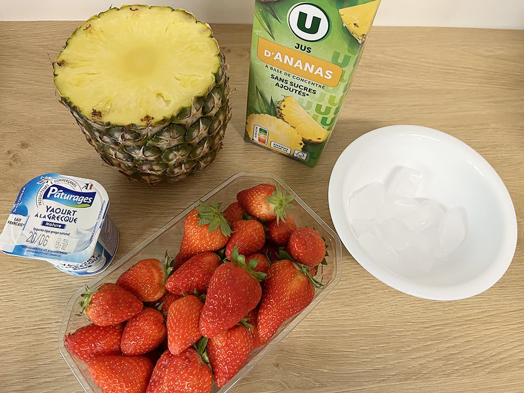 Aardbeien smoothie met ananas ingrediënten