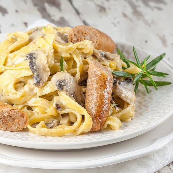 Romige champignon pasta met chipolataworstjes