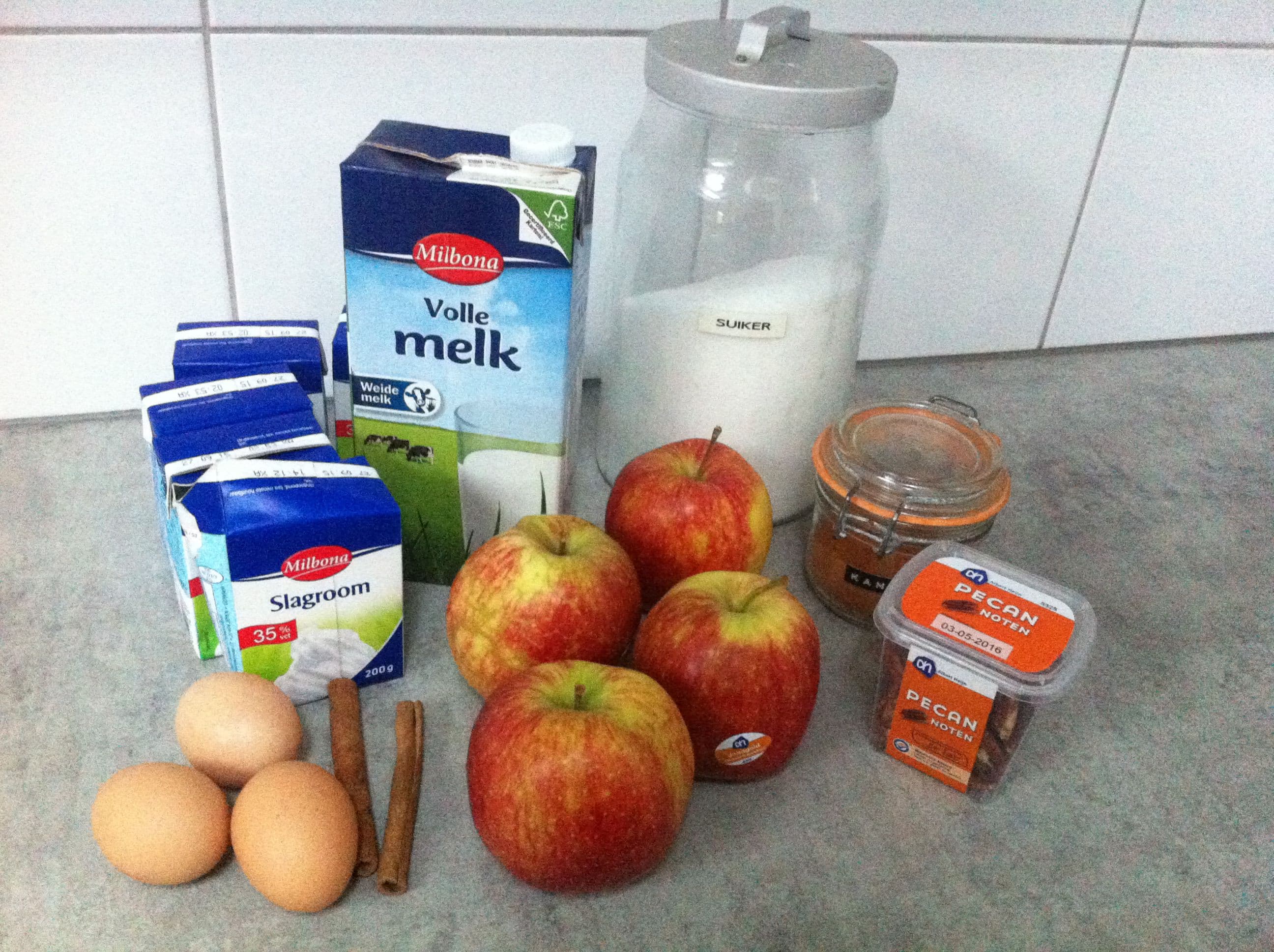 Kaneelijs met warme appelstukjes ingrediënten