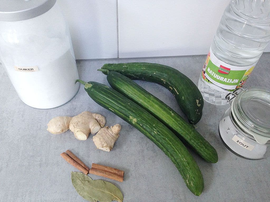 Ingelegde komkommer met gember Ingrediënten