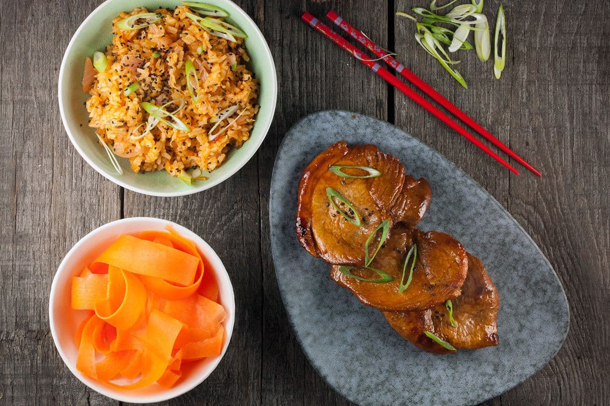 Gebakken rijst met kimchi en gochujang varkensvlees