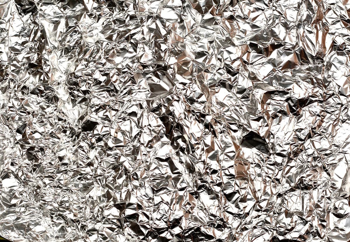 Welke kant van aluminiumfolie moet je gebruiken?