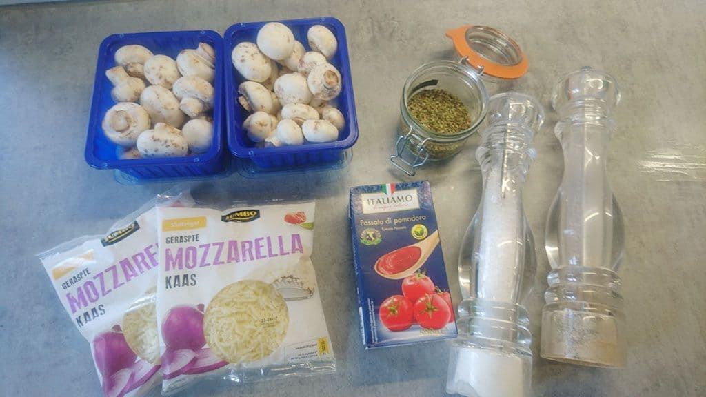 Pizza funghi (pizza met champignons) Ingrediënten
