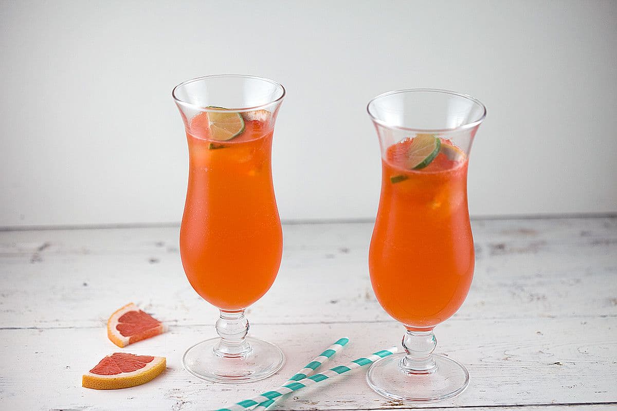 Grapefruit Aperol cocktail met limoen