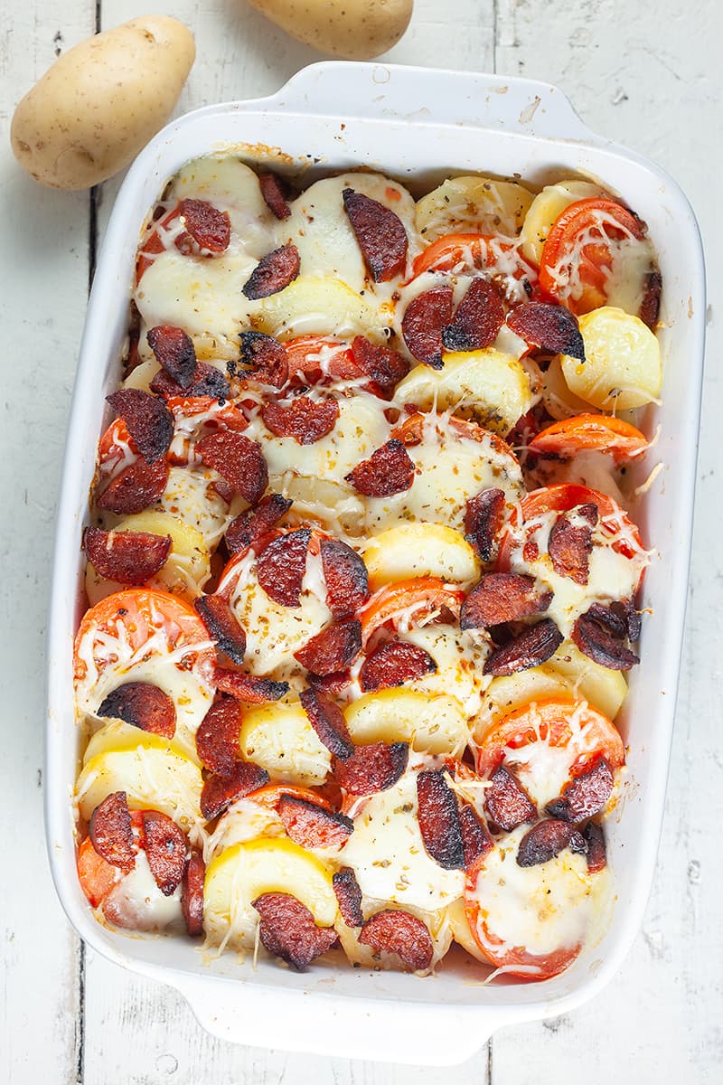 Ovenschotel met aardappel, tomaat en chorizo