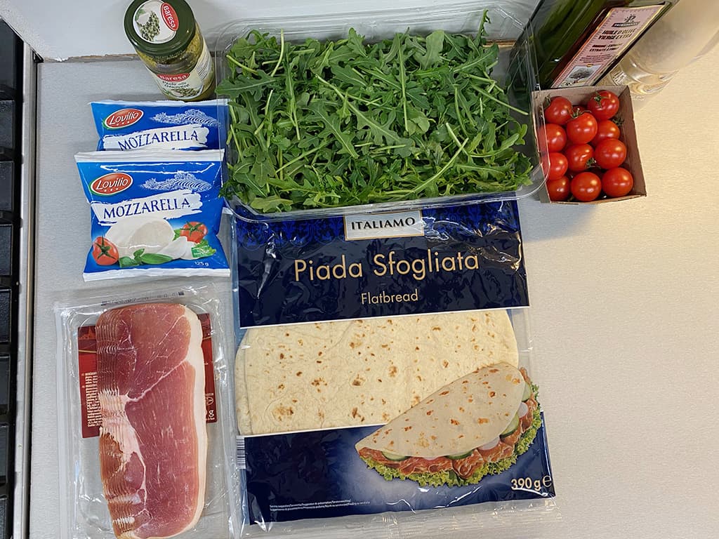 Piadina met rauwe ham en mozzarella ingrediënten